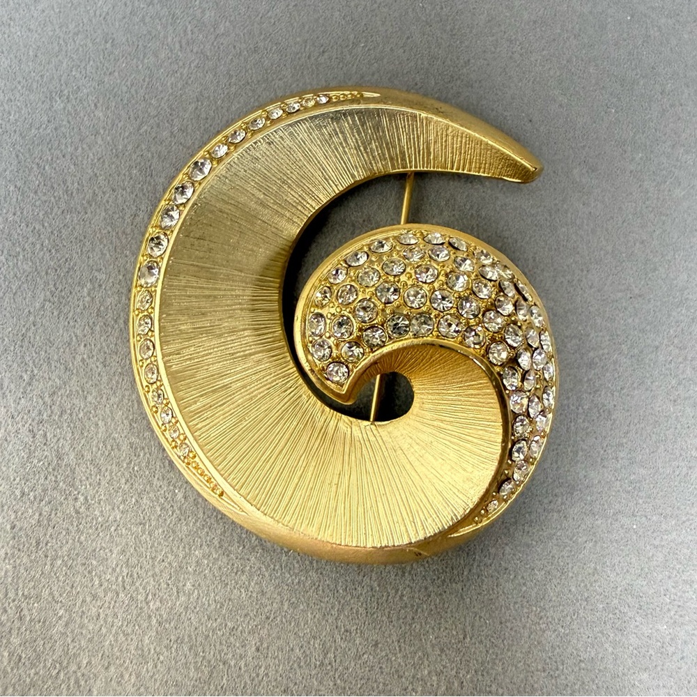 Vintage Swirl Jones New York Large Gold Tone w/ Rhinestones Brooch Marked